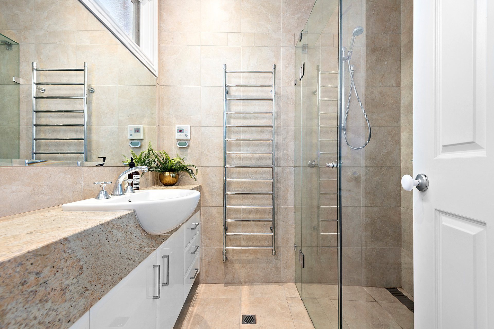 1/60 Durham Road, Surrey Hills image 6