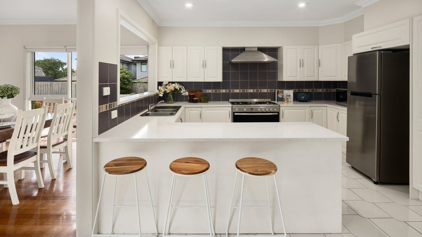 160 Lawrence Road, Mount Waverley image 2