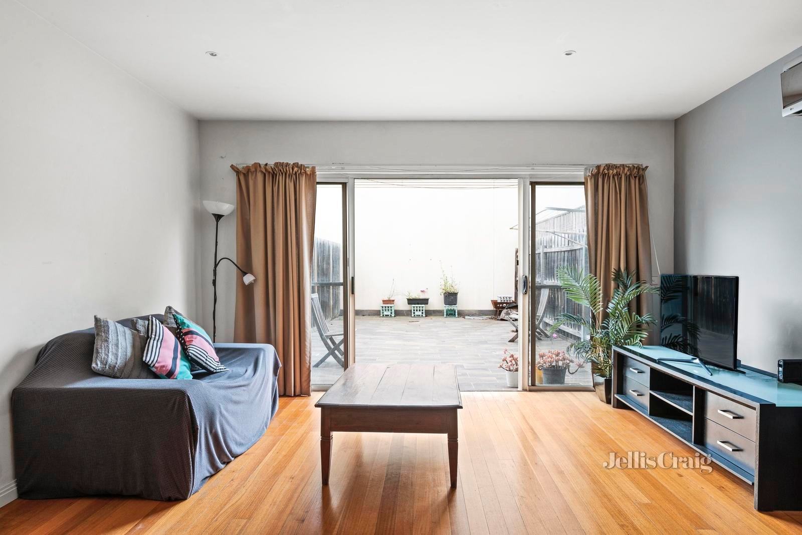 16/1 Ardmillan Road, Moonee Ponds image 5