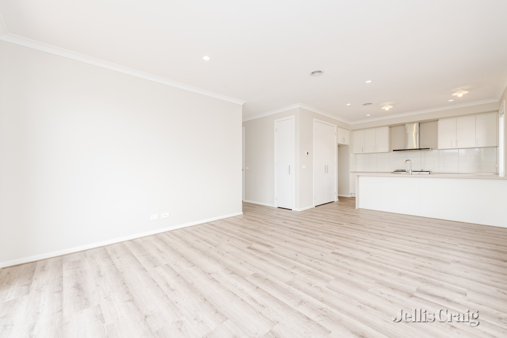 1/61 Woonah Street, Chadstone image 2