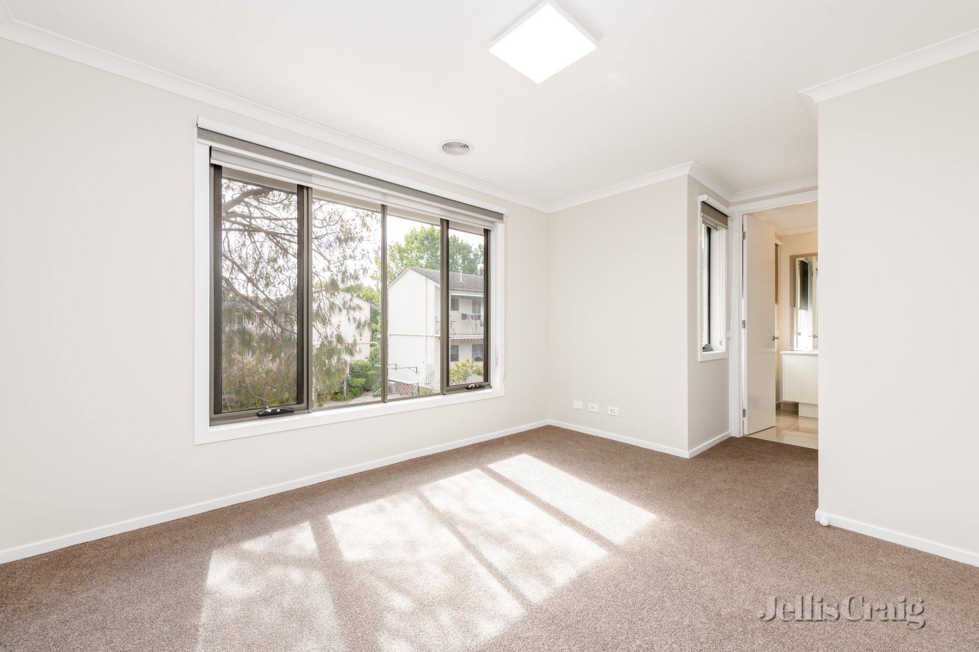 1/61 Woonah Street, Chadstone image 5