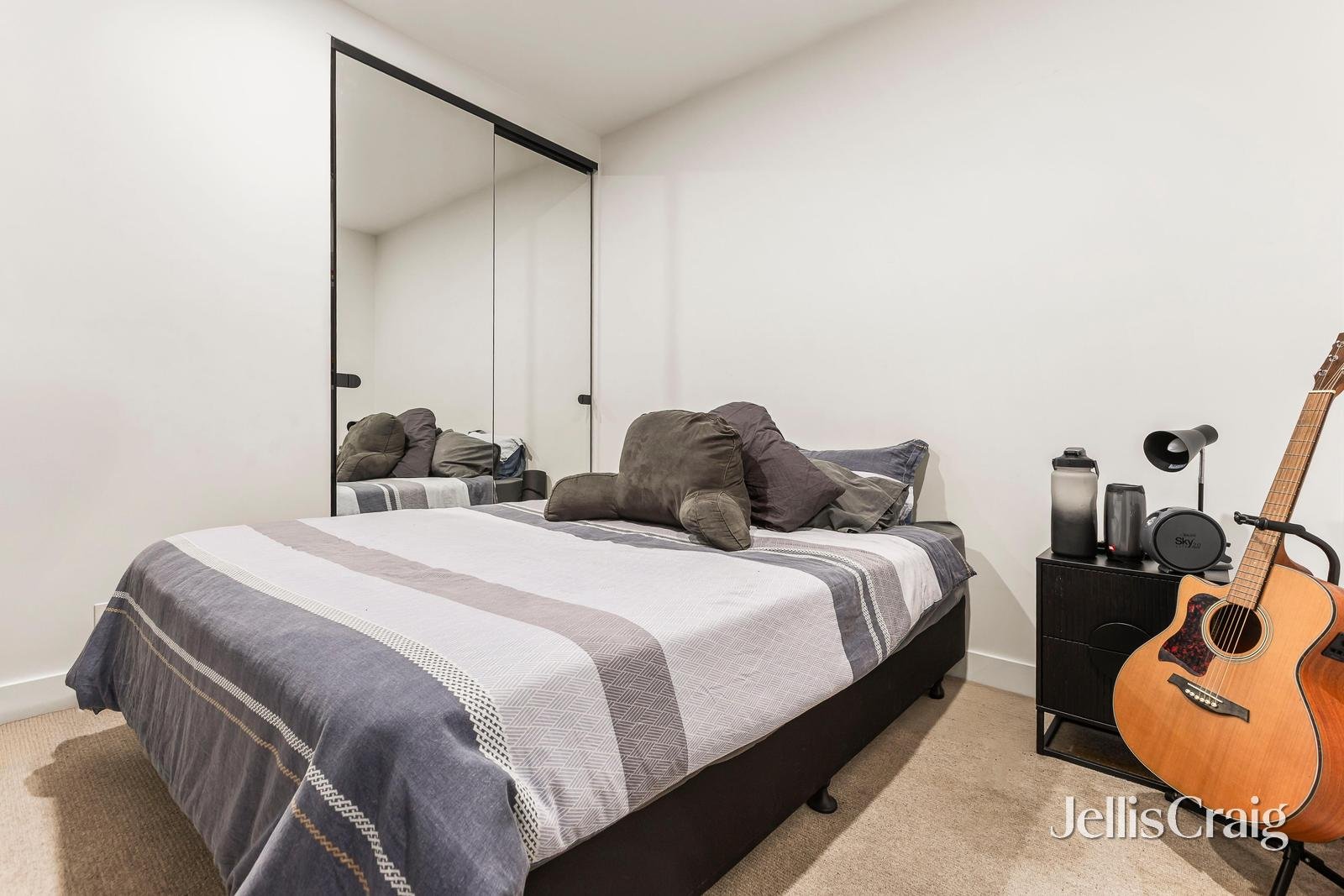 1610/677 La Trobe Street, Docklands image 8