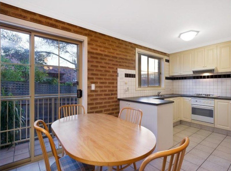 16/1090 Whitehorse Road, Box&nbsp;Hill image 2