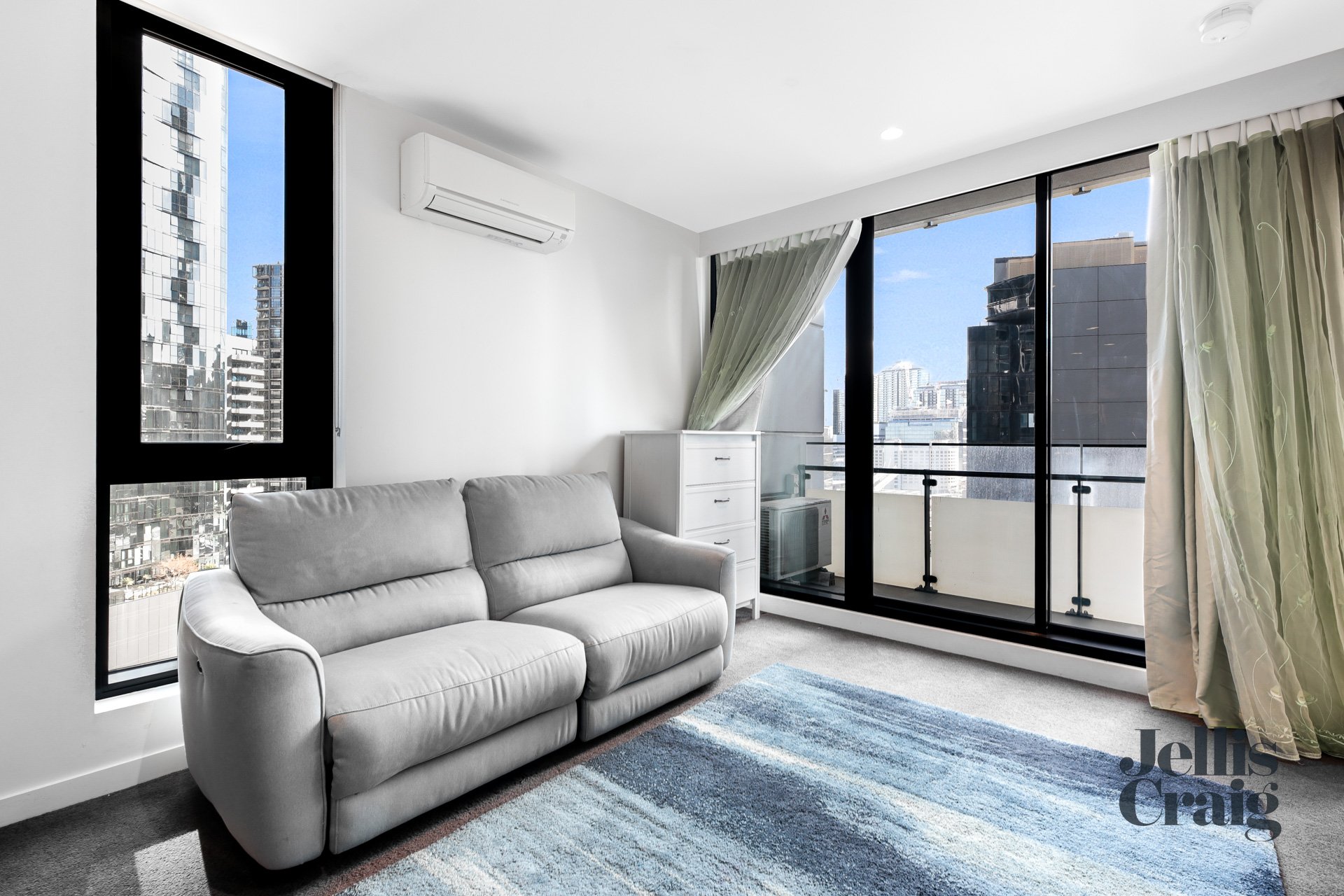 1611/45 Clarke Street, Southbank image 2