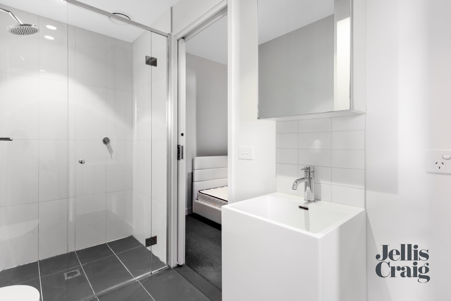 1611/45 Clarke Street, Southbank image 7