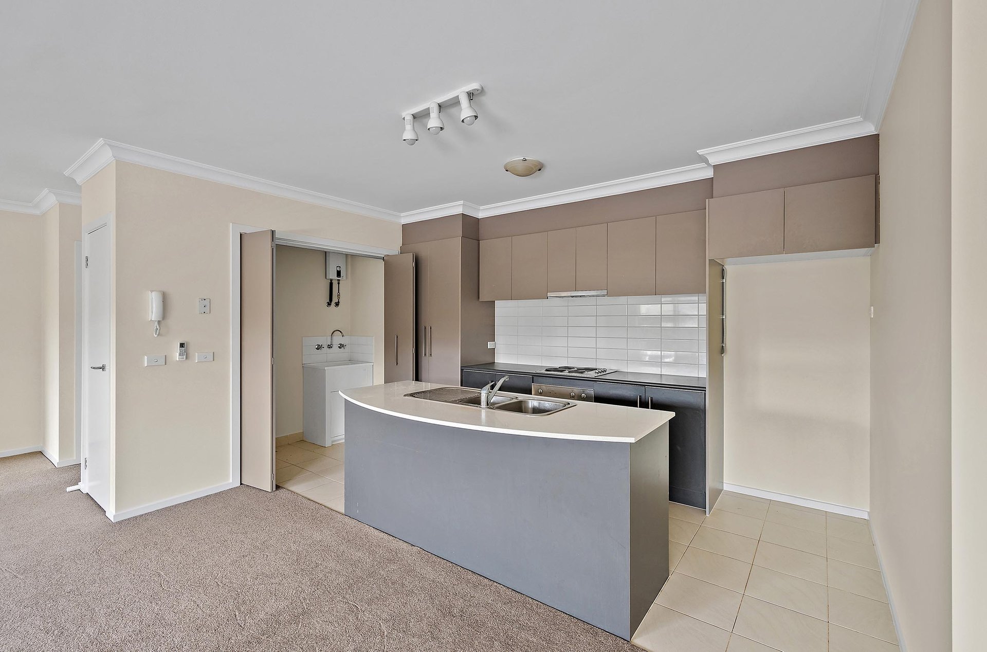 16/12 Bourke Street, Ringwood image 4