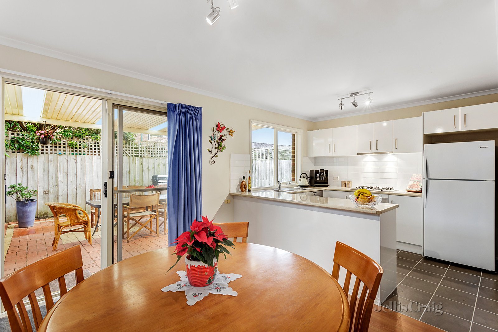 16/12 Surrey Road, Mount Waverley image 5