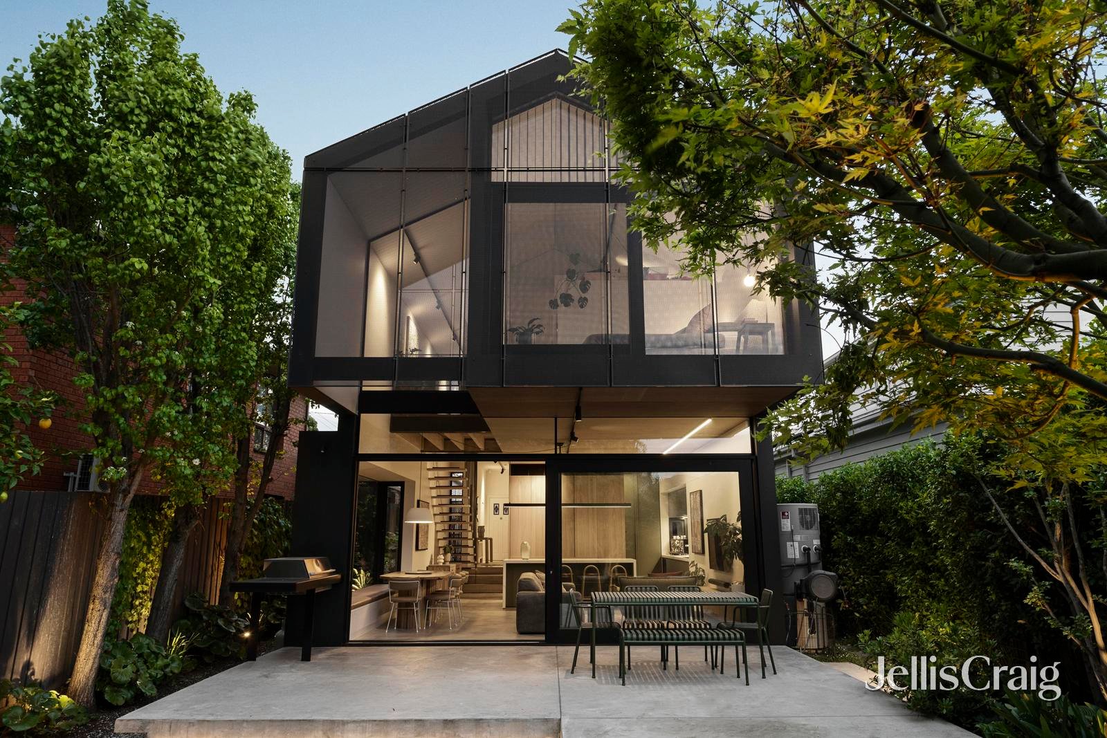 162 Rossmoyne Street, Thornbury image 2