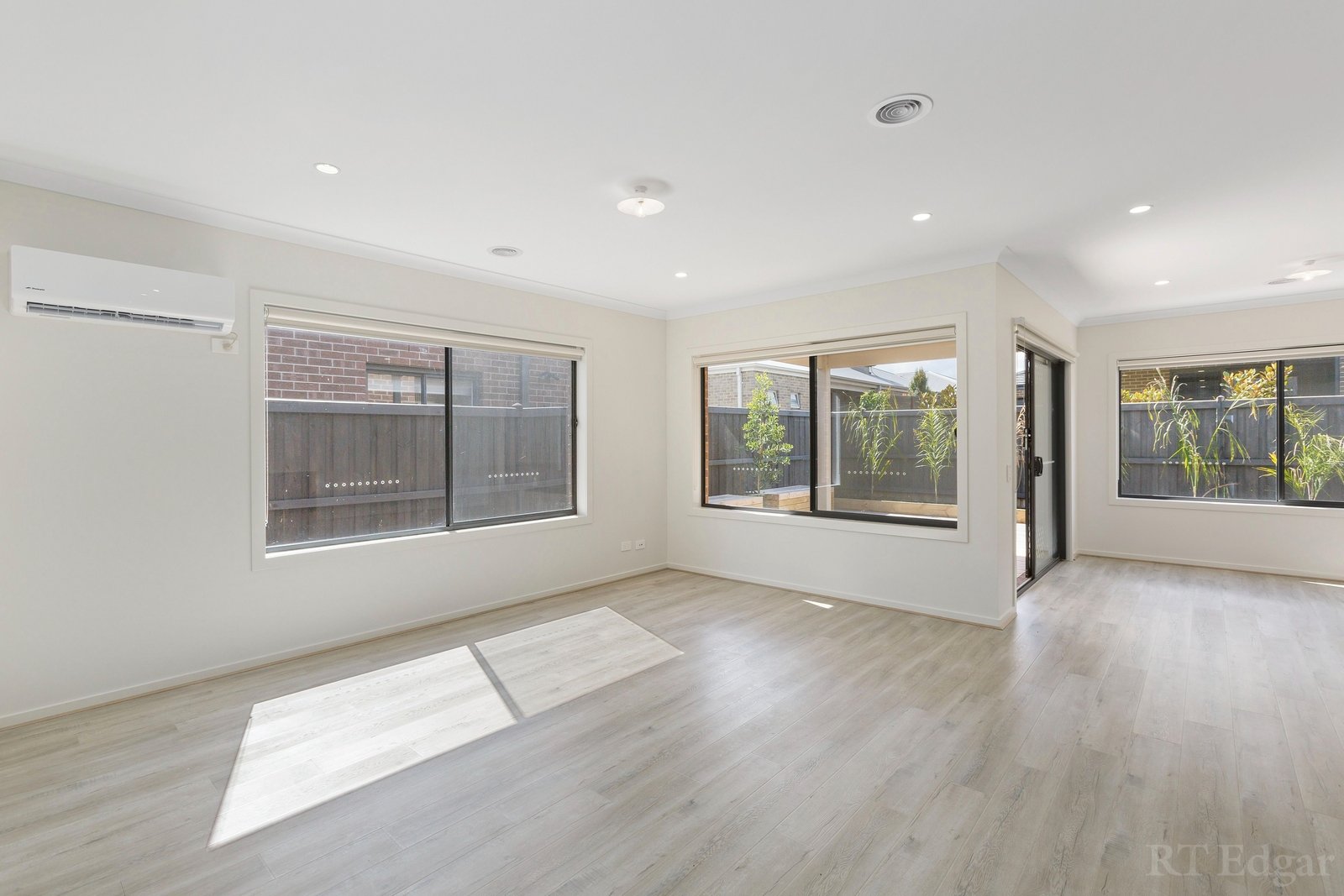 Property Gallery Thumbnail 3