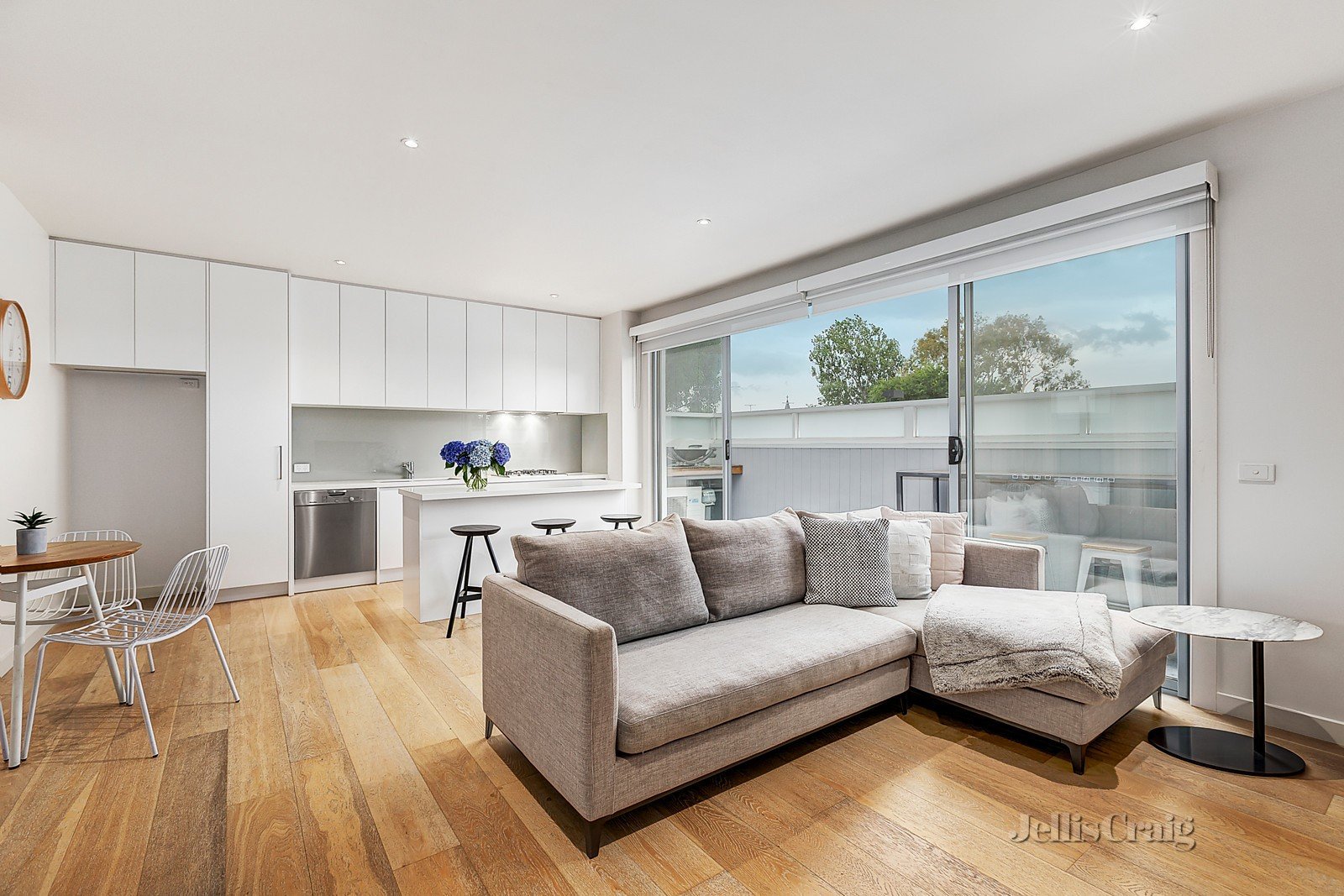 16/22 Wattle Road, Hawthorn image 2