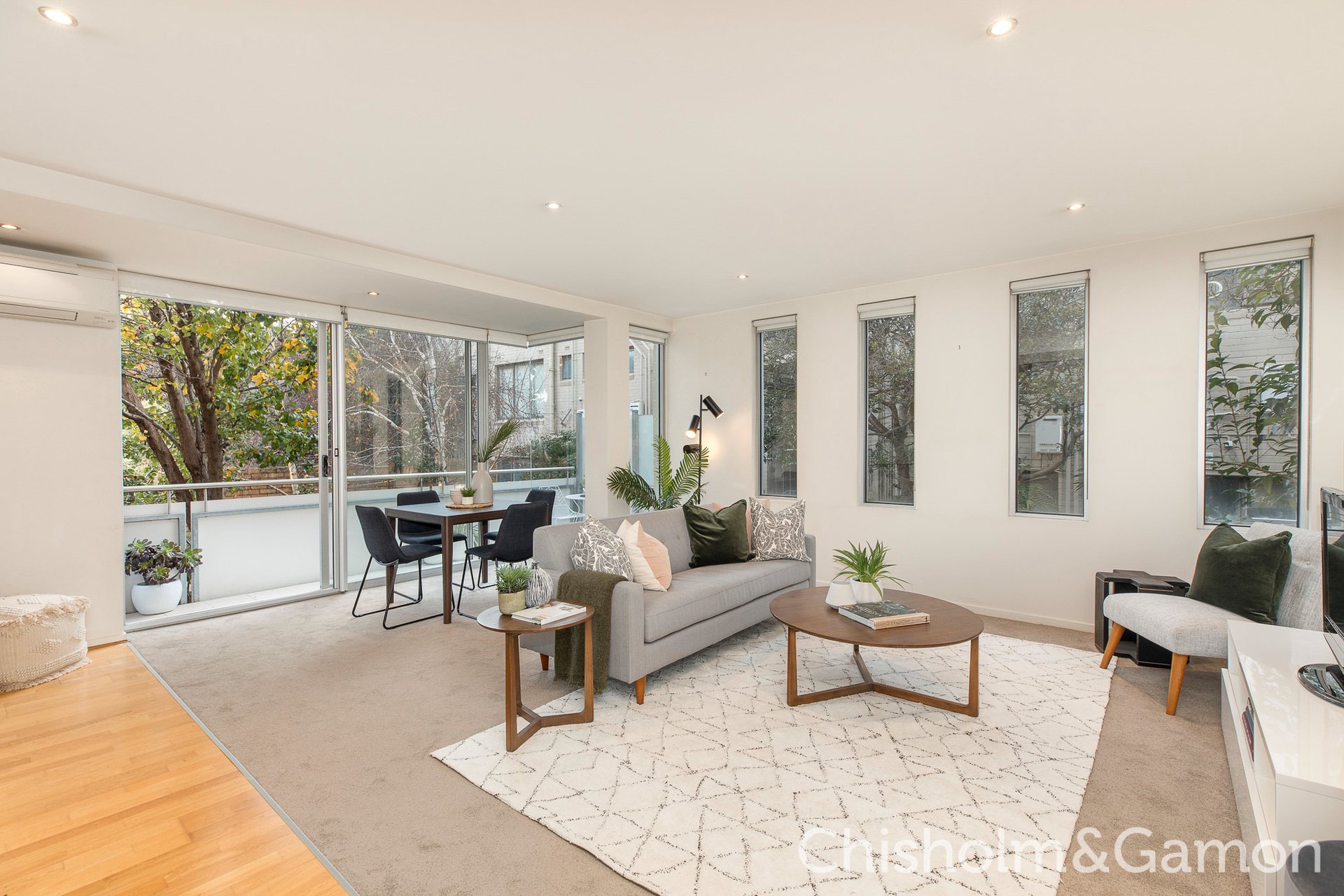 16/24 Milton Street, Elwood image 1