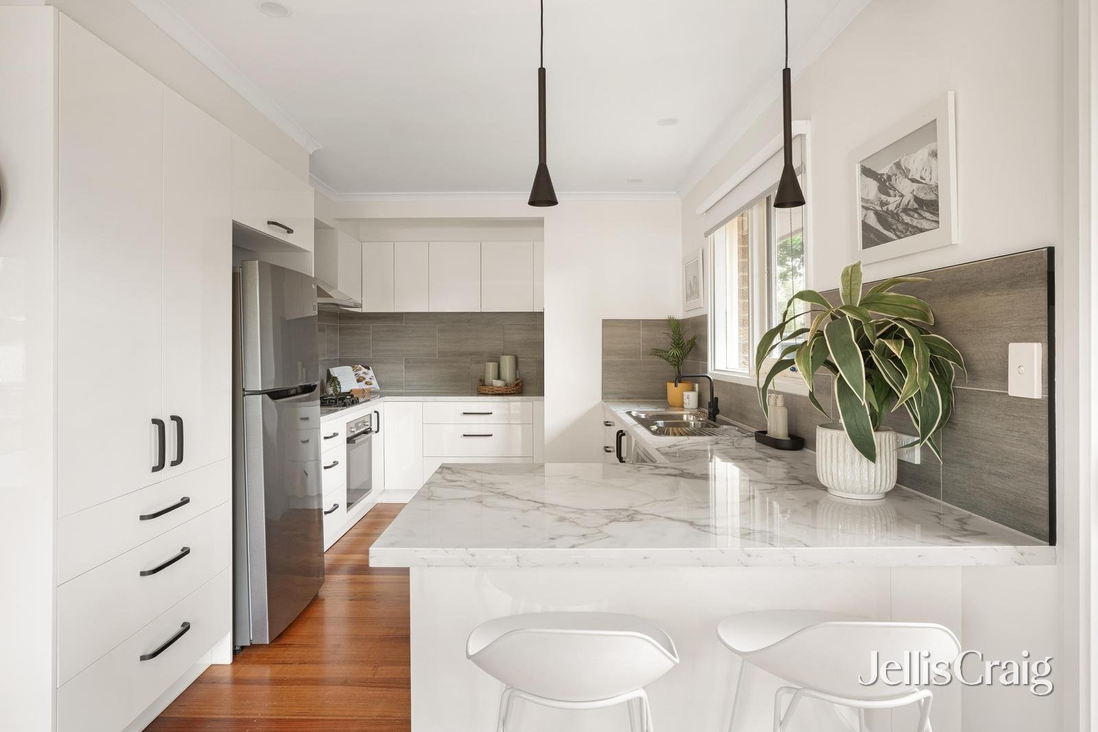 1/63 Bondi Road, Bonbeach image 2