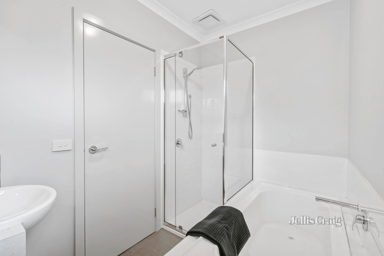 1/63 Kionga Street, Clayton image 9