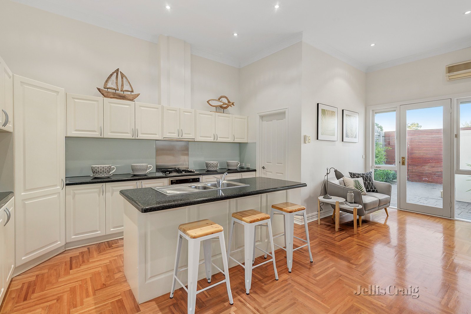 1/63 Morton Road, Burwood image 4