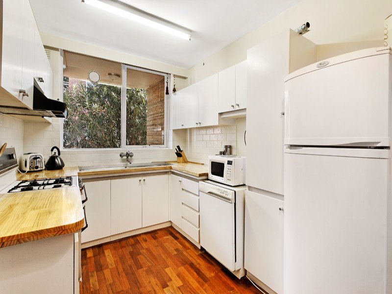 16/327 Orrong Road, St Kilda East image 2
