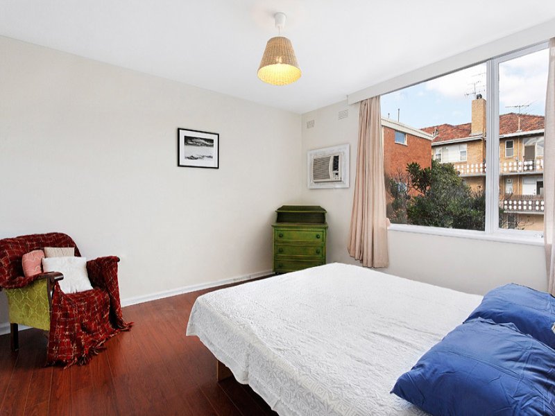 16/327 Orrong Road, St Kilda East image 4