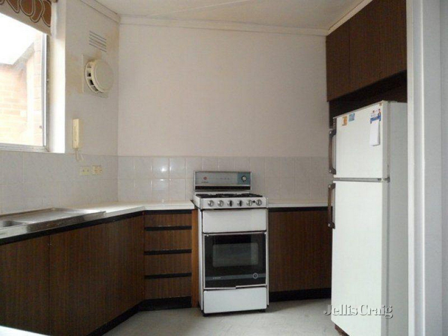 16/348 Dryburgh Street, North Melbourne image 3