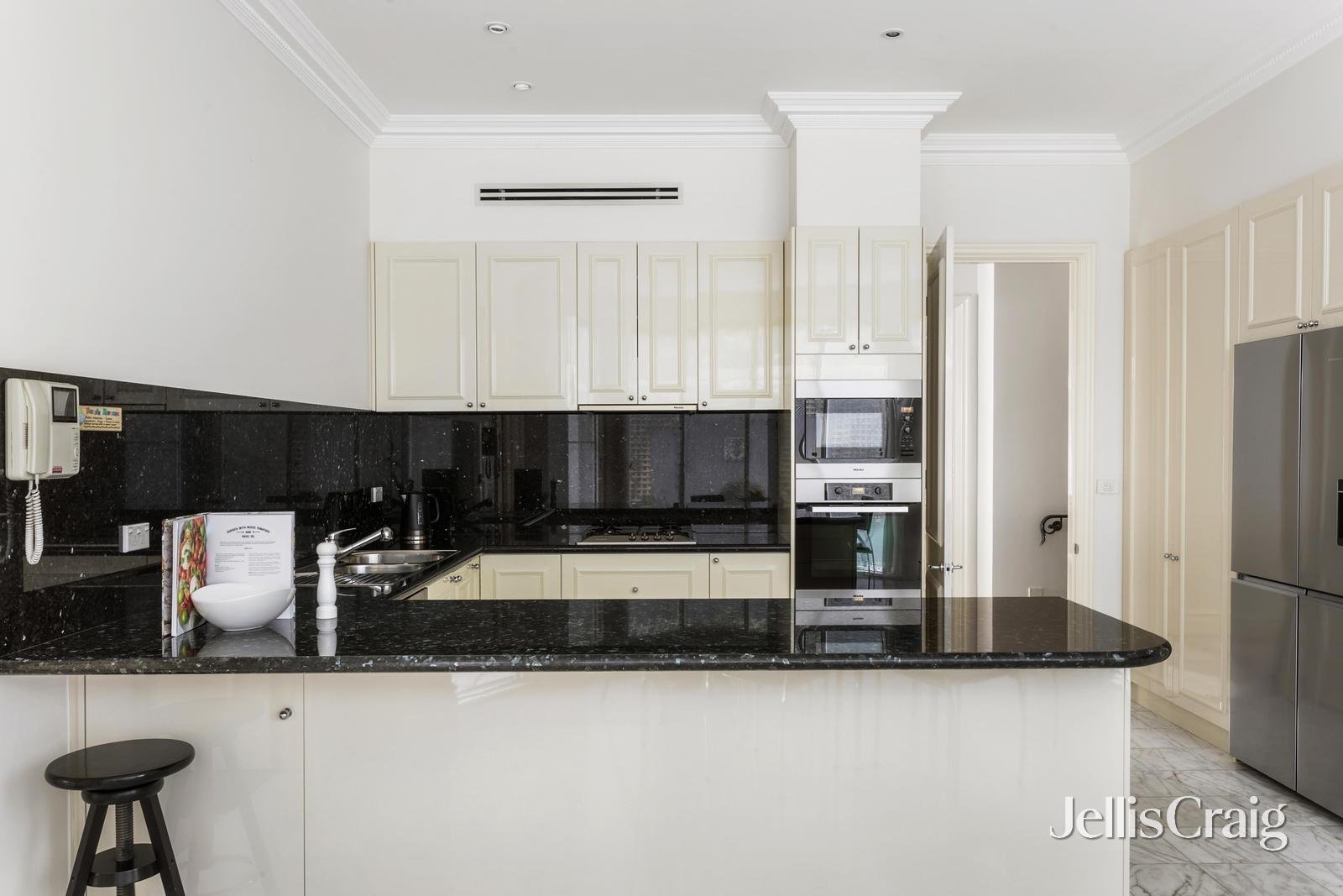 1/635 Orrong Road, Toorak image 10