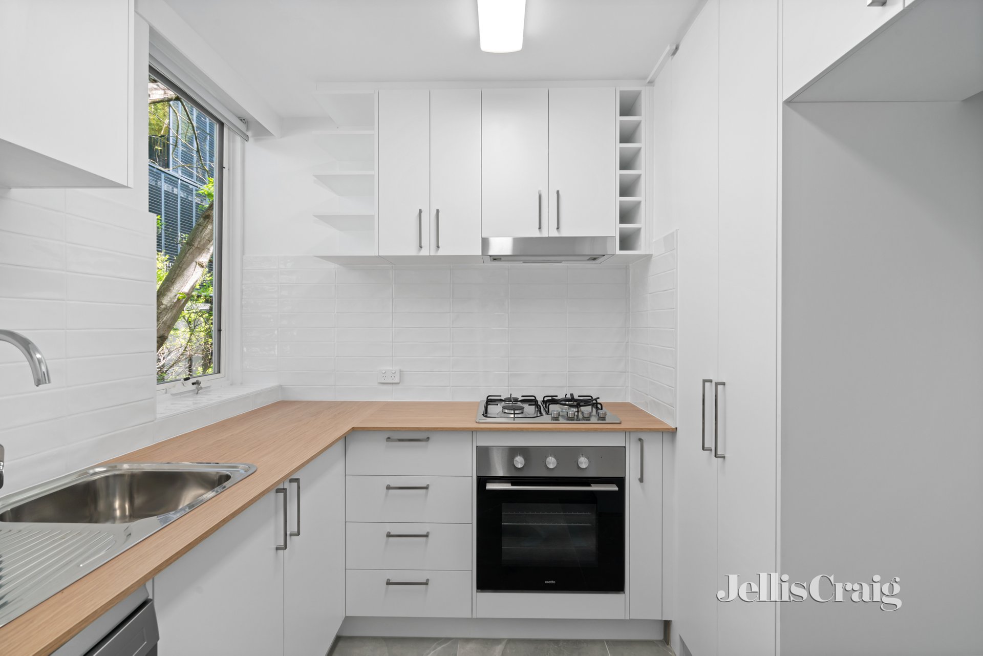 16/4 Gordon Grove, South Yarra image 2