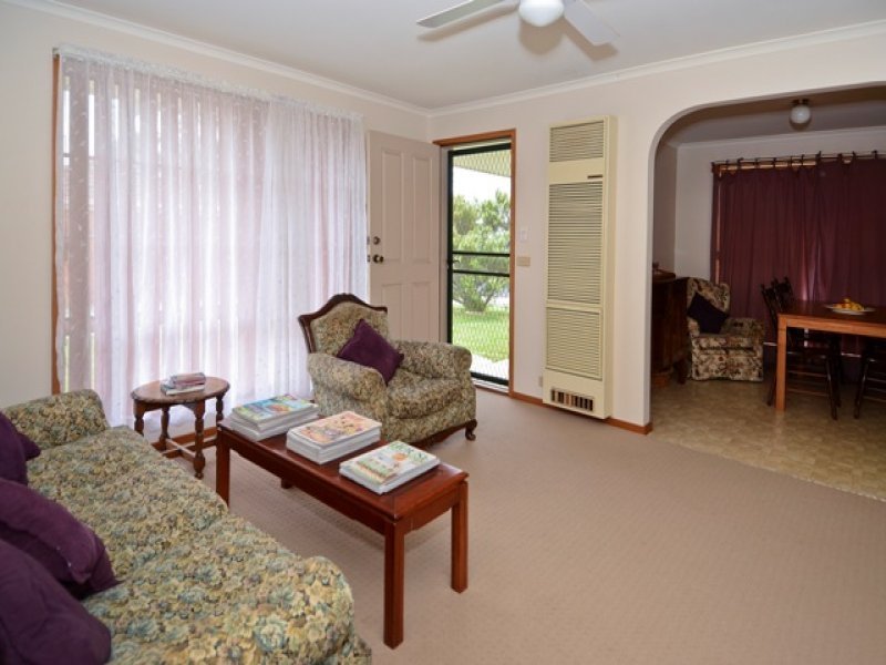 1/65 Gloucester Street, Grovedale image 2