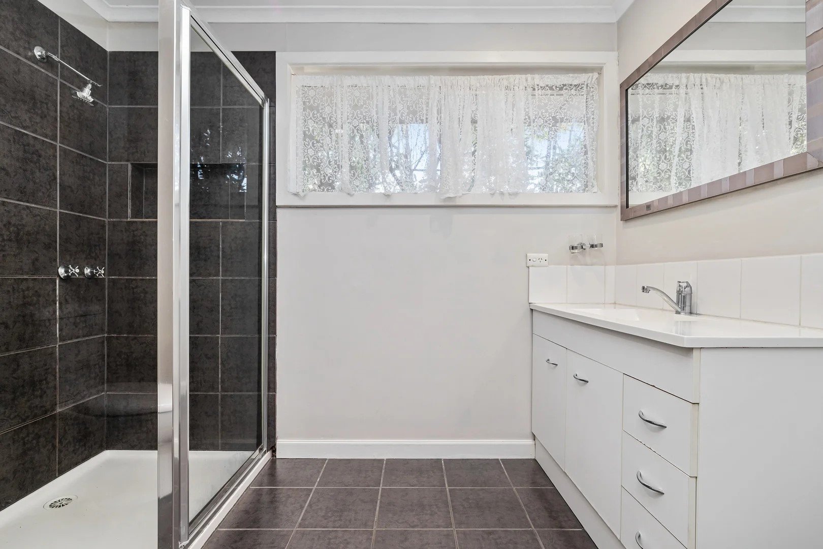 1/65 Hewish Road, Croydon image 6