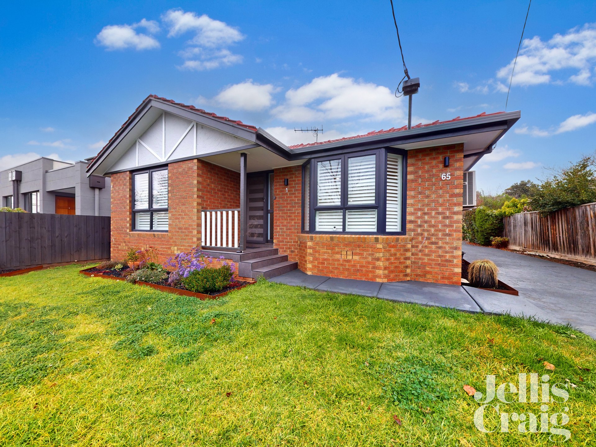 1/65 Mascoma Street, Strathmore image 1