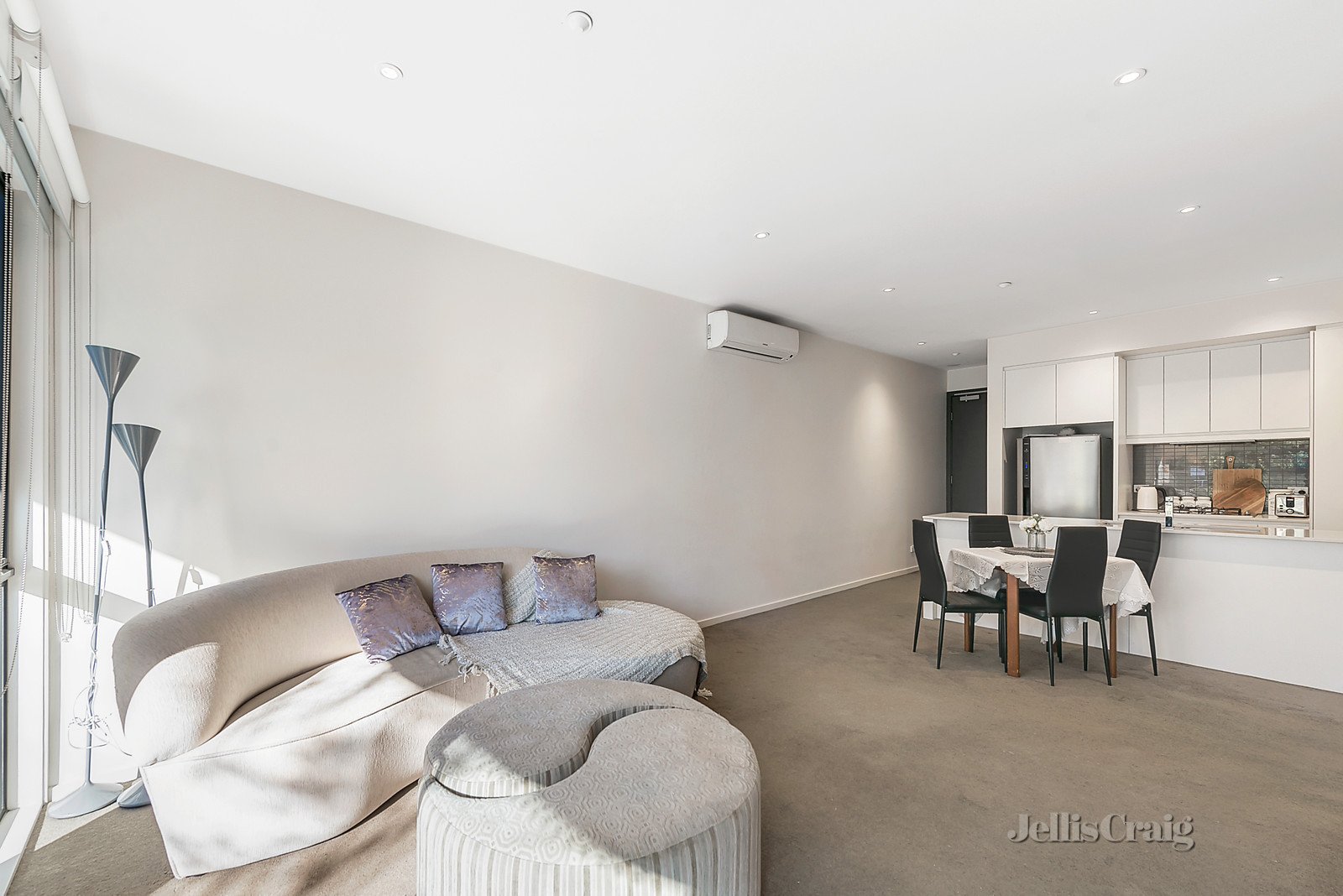 1/650 Centre Road, Bentleigh East image 4