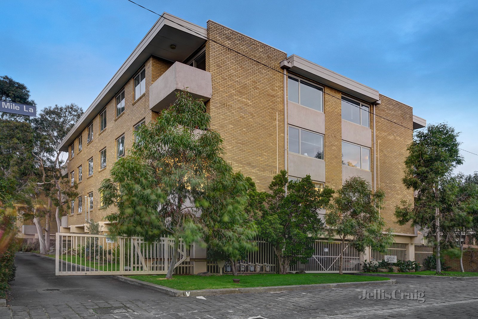 16/521-527 Royal Parade, Parkville image 19