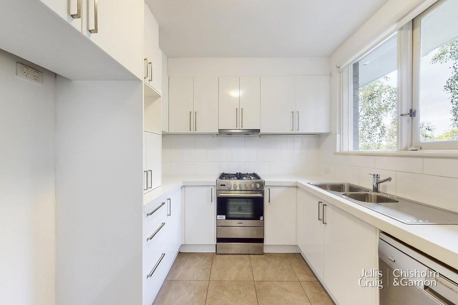 16/55 Alexandra Street, St Kilda East image 3