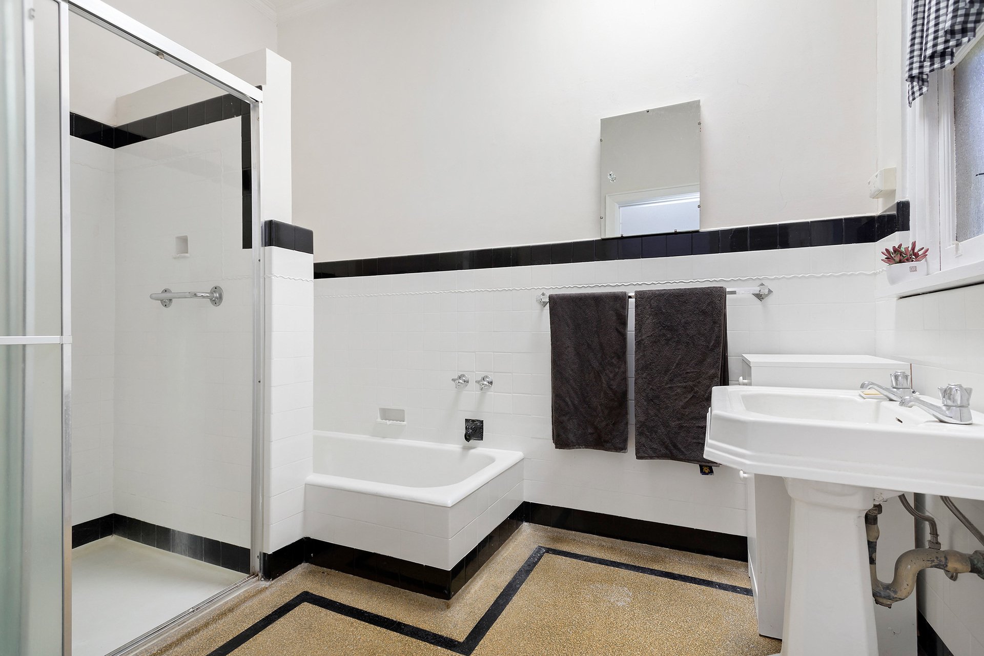 Property Gallery Thumbnail 9