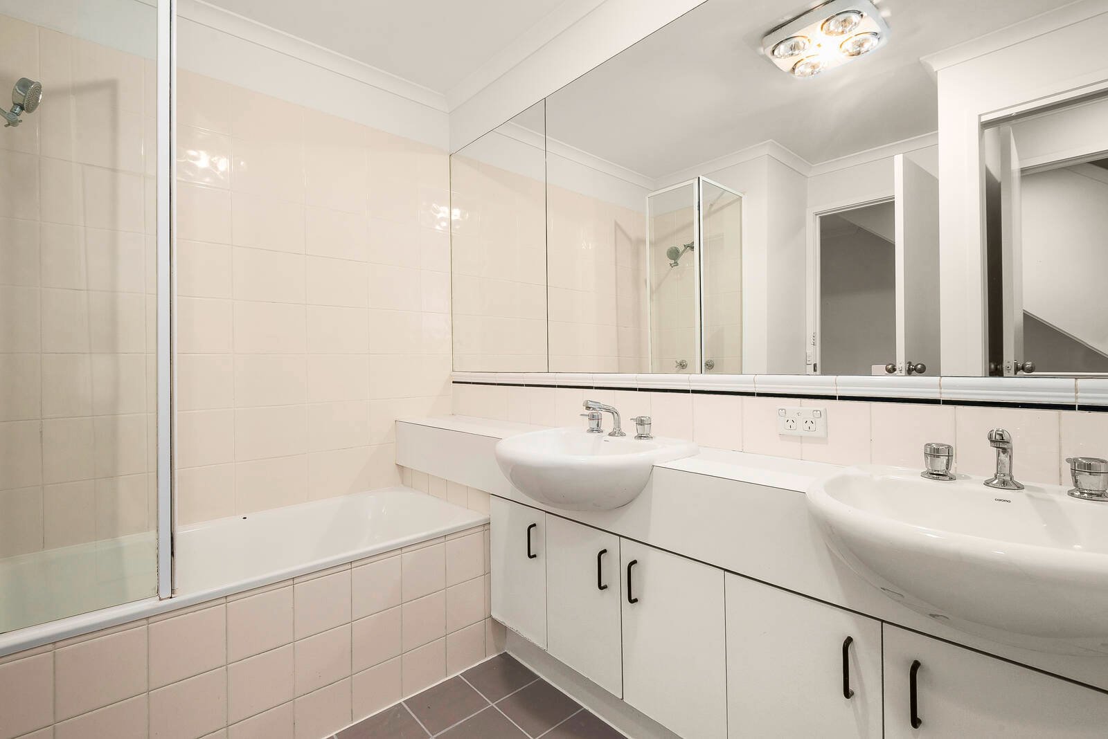 Property Gallery Thumbnail 8