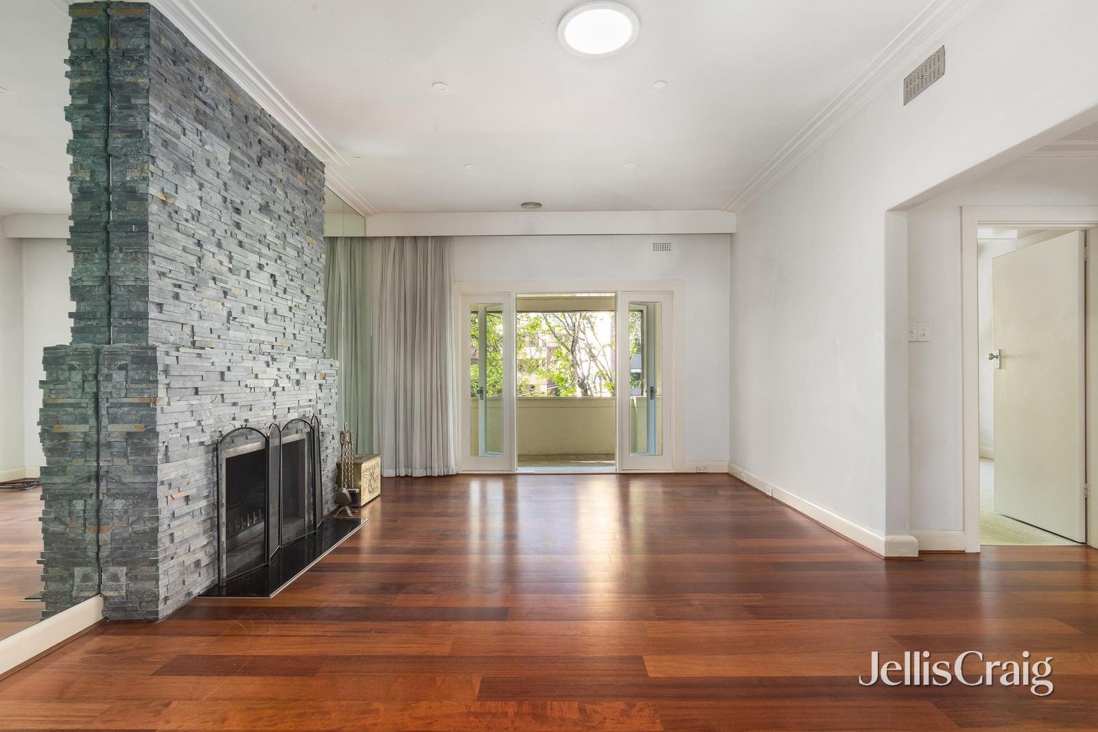 16/628 St Kilda Road, Melbourne image 2