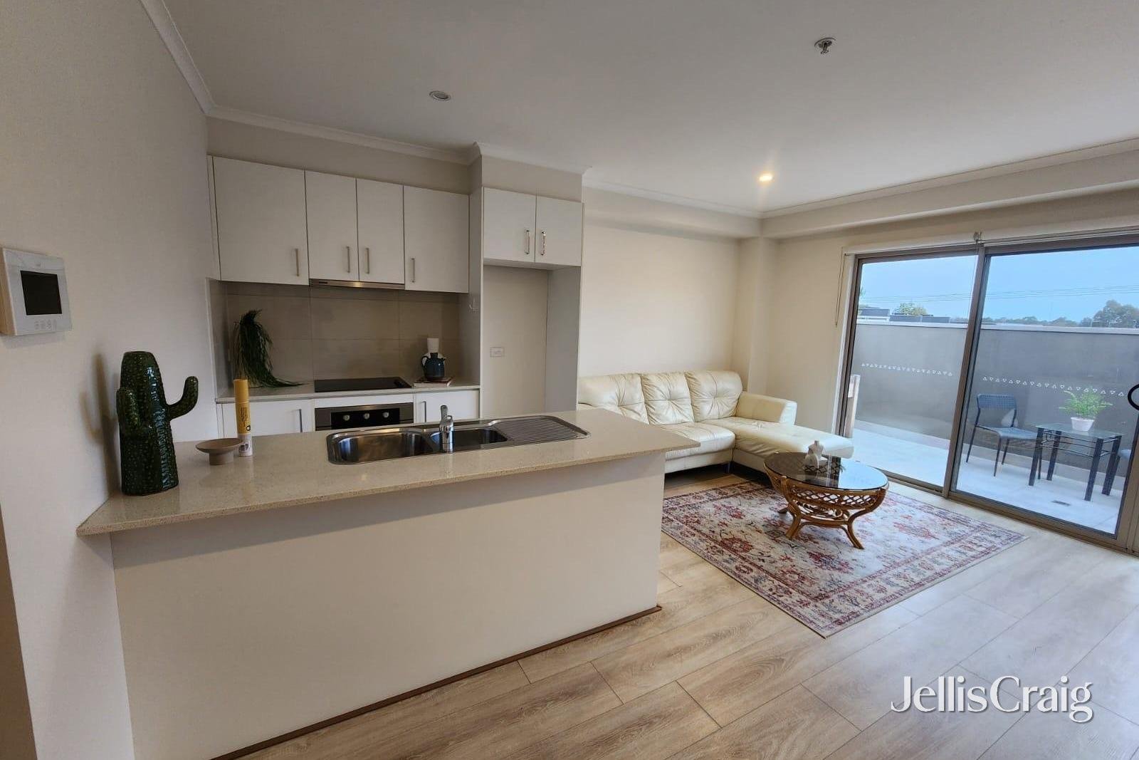 1/67 Haig Street, Heidelberg Heights image 2