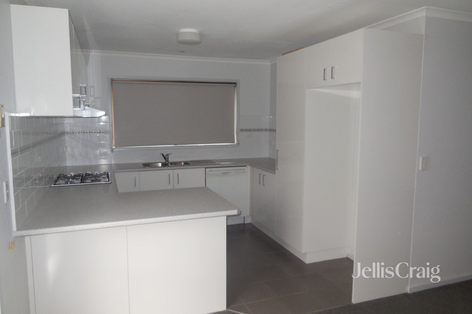 1/67 Nell Street, Greensborough image 3