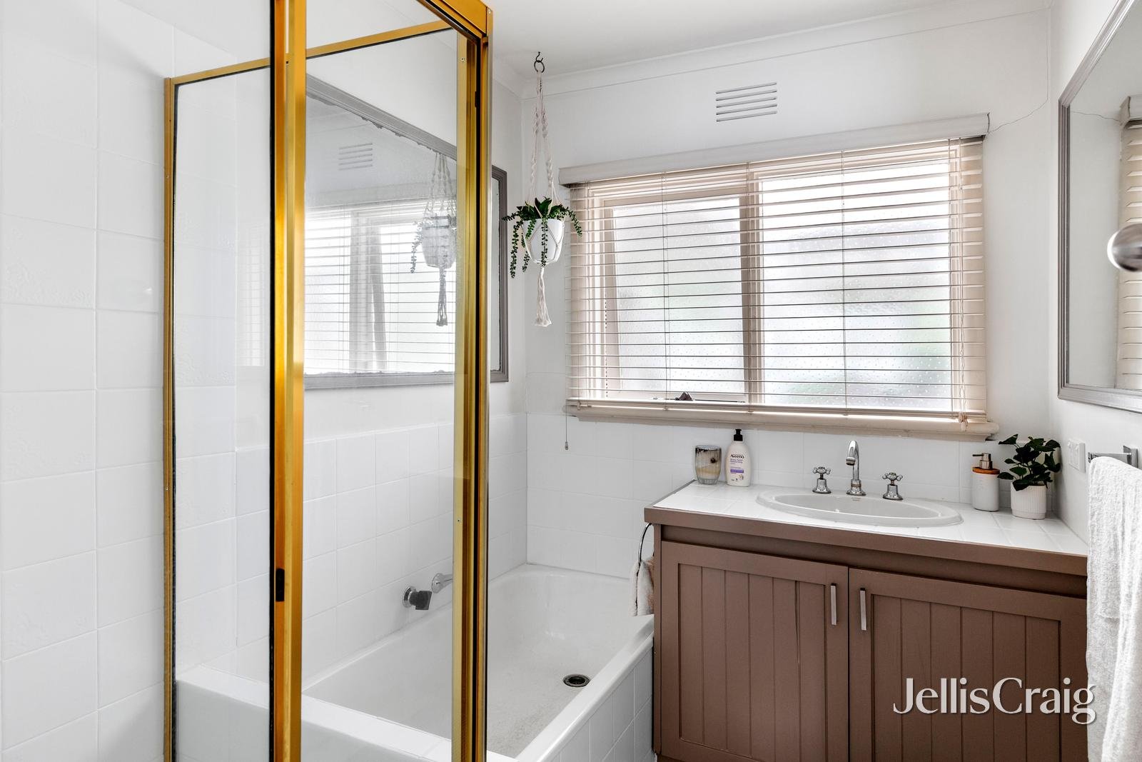 167 St Helena Road, Greensborough image 10