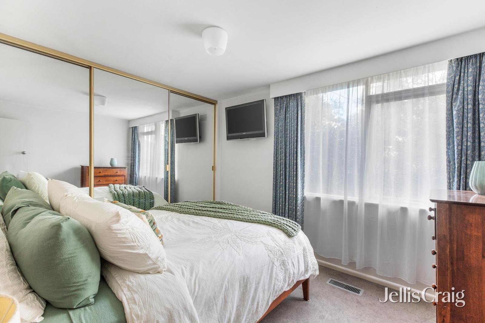 167 St Helena Road, Greensborough image 12
