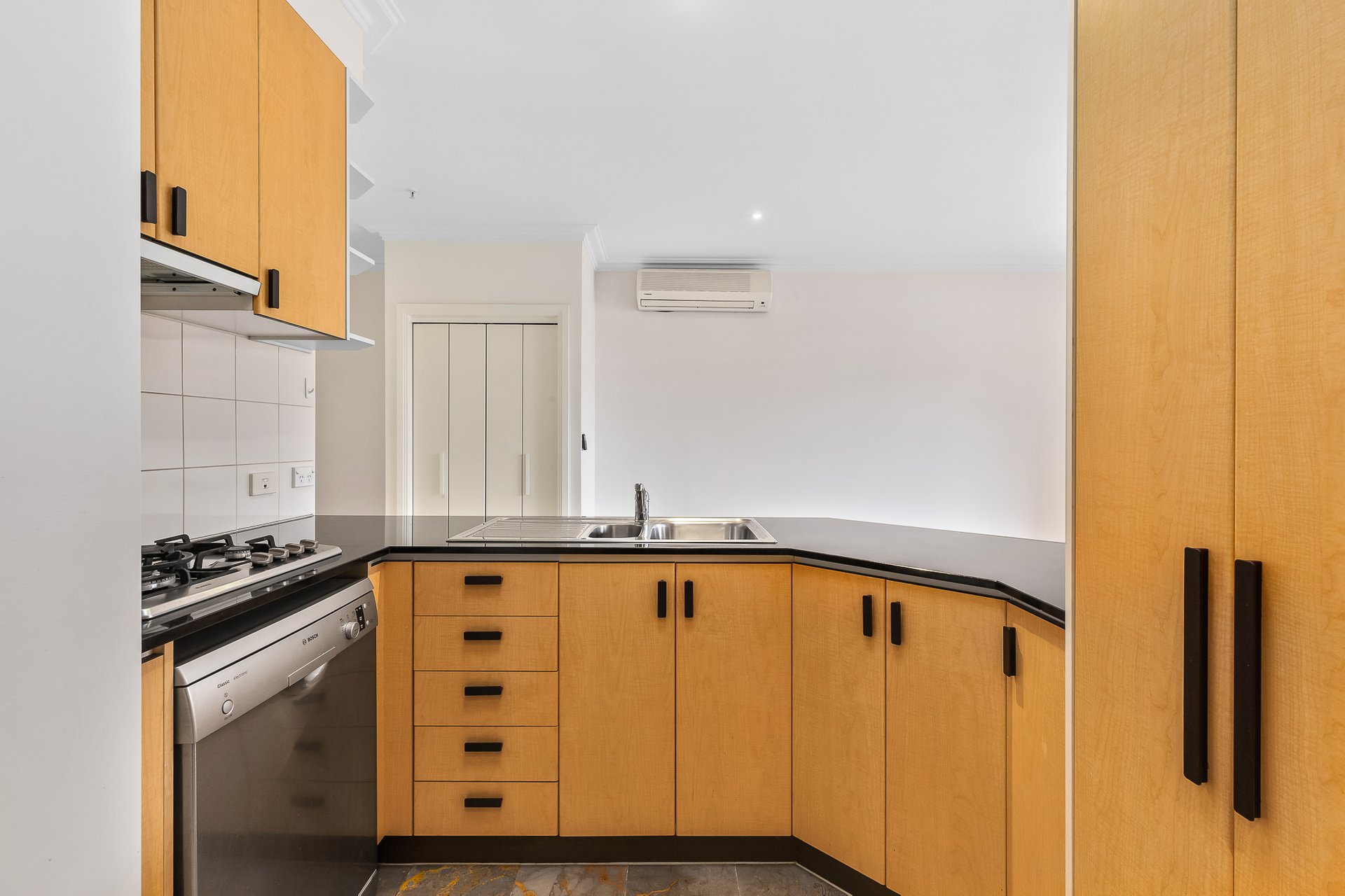 Property Gallery Thumbnail 3