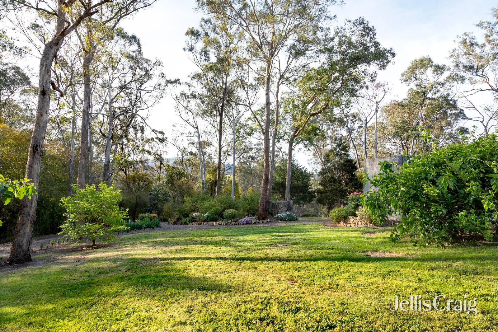 1672 Eltham-Yarra Glen Road, Christmas Hills image 13