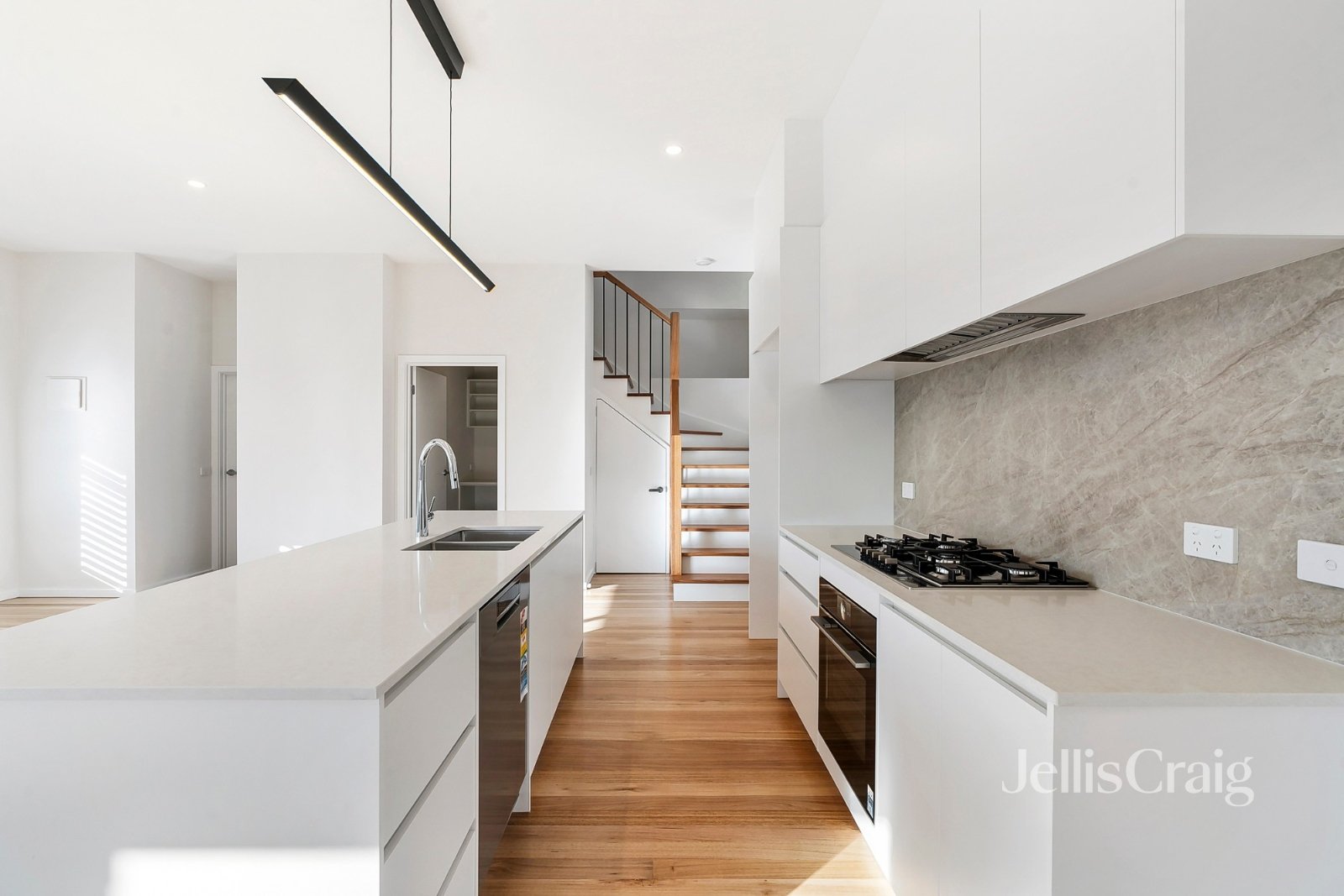 1/68 St James Road, Heidelberg image 2