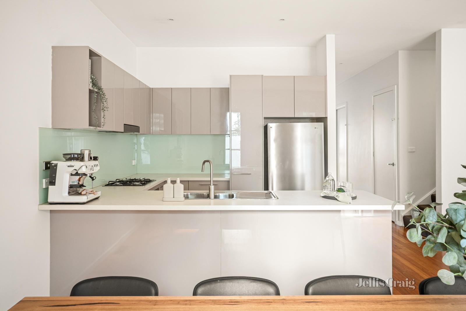 16/9-11 Manikato Avenue, Mordialloc image 3