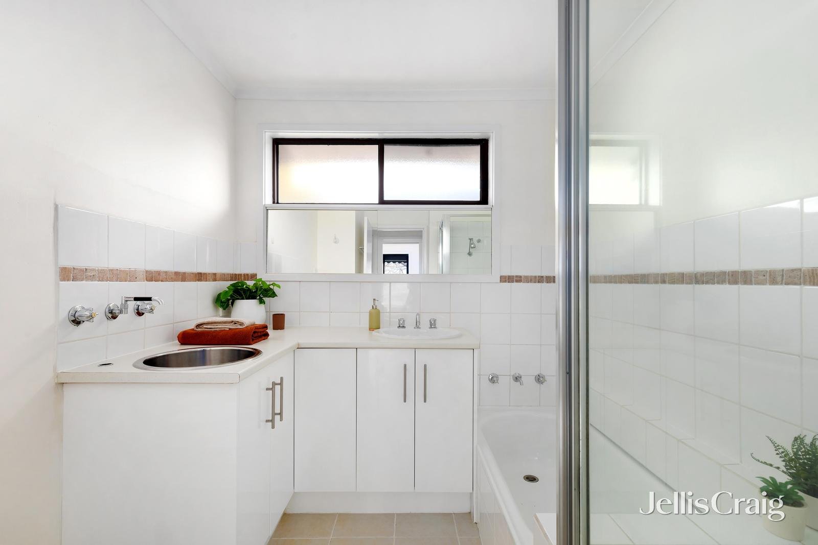 1/69 Nell Street, Greensborough image 9