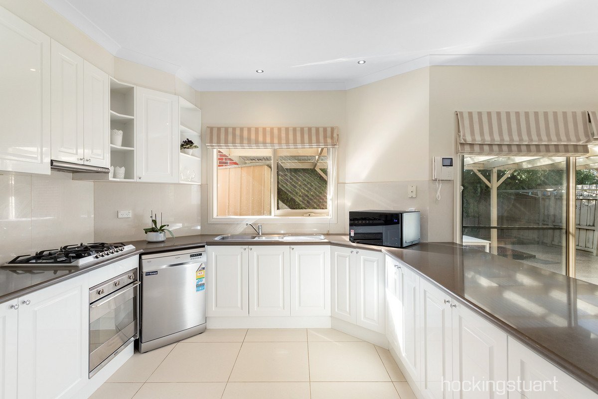 1/69 Russell Crescent, Doncaster East image 5