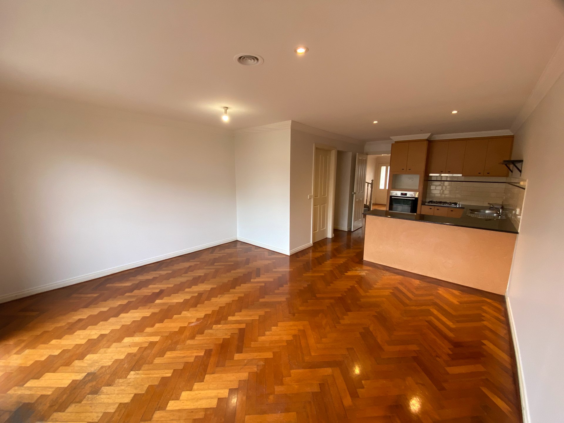 1/692 Burwood Road, Hawthorn&nbsp;East image 2