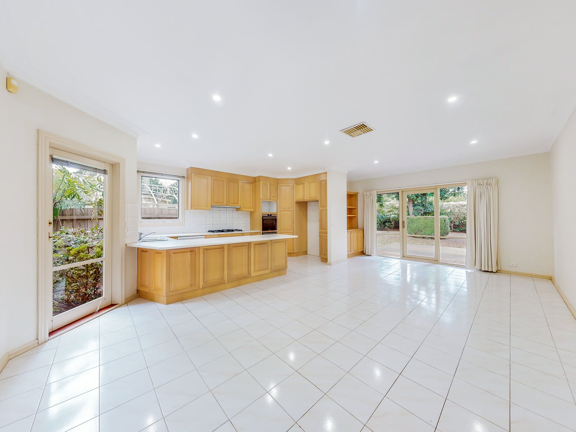 16A Gordon Crescent, Blackburn image 3