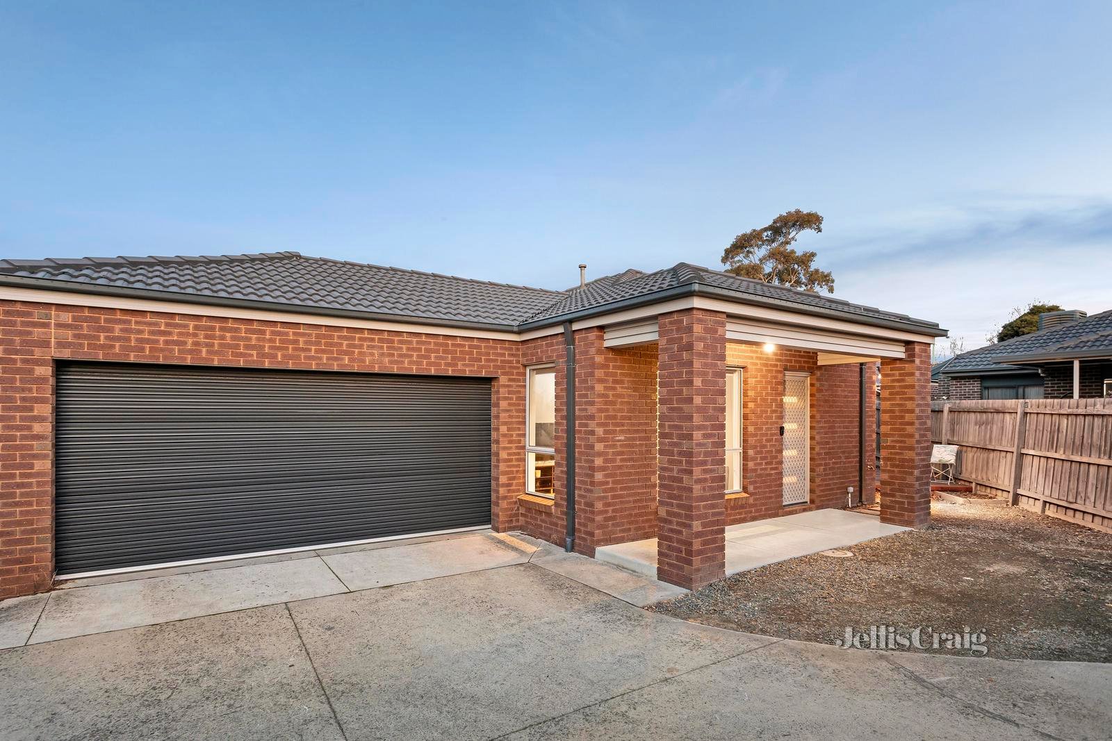 16A Lade Avenue, Kilsyth image 1