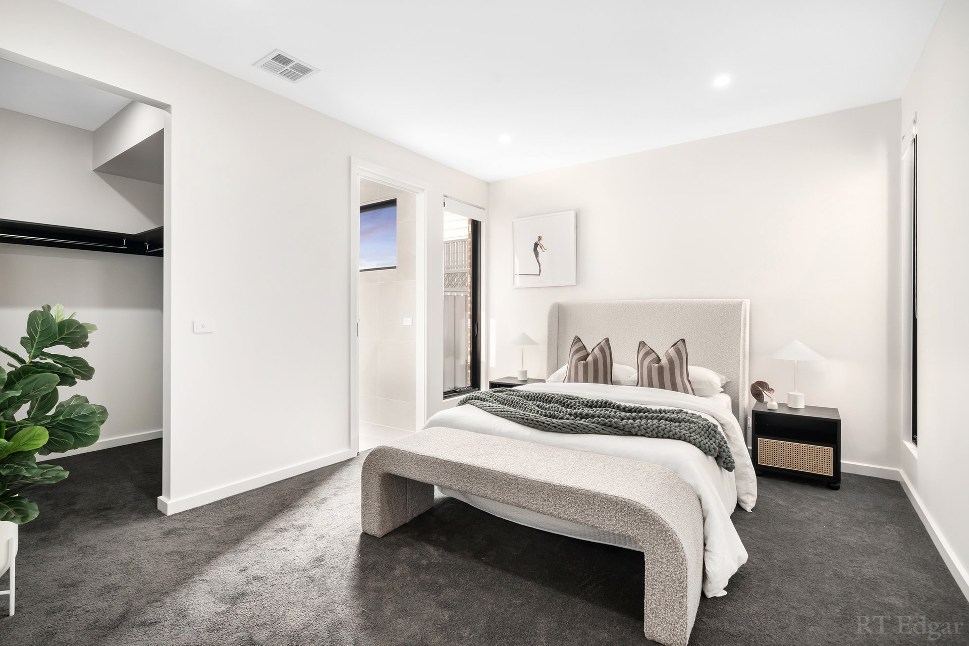 Property Gallery Thumbnail 3