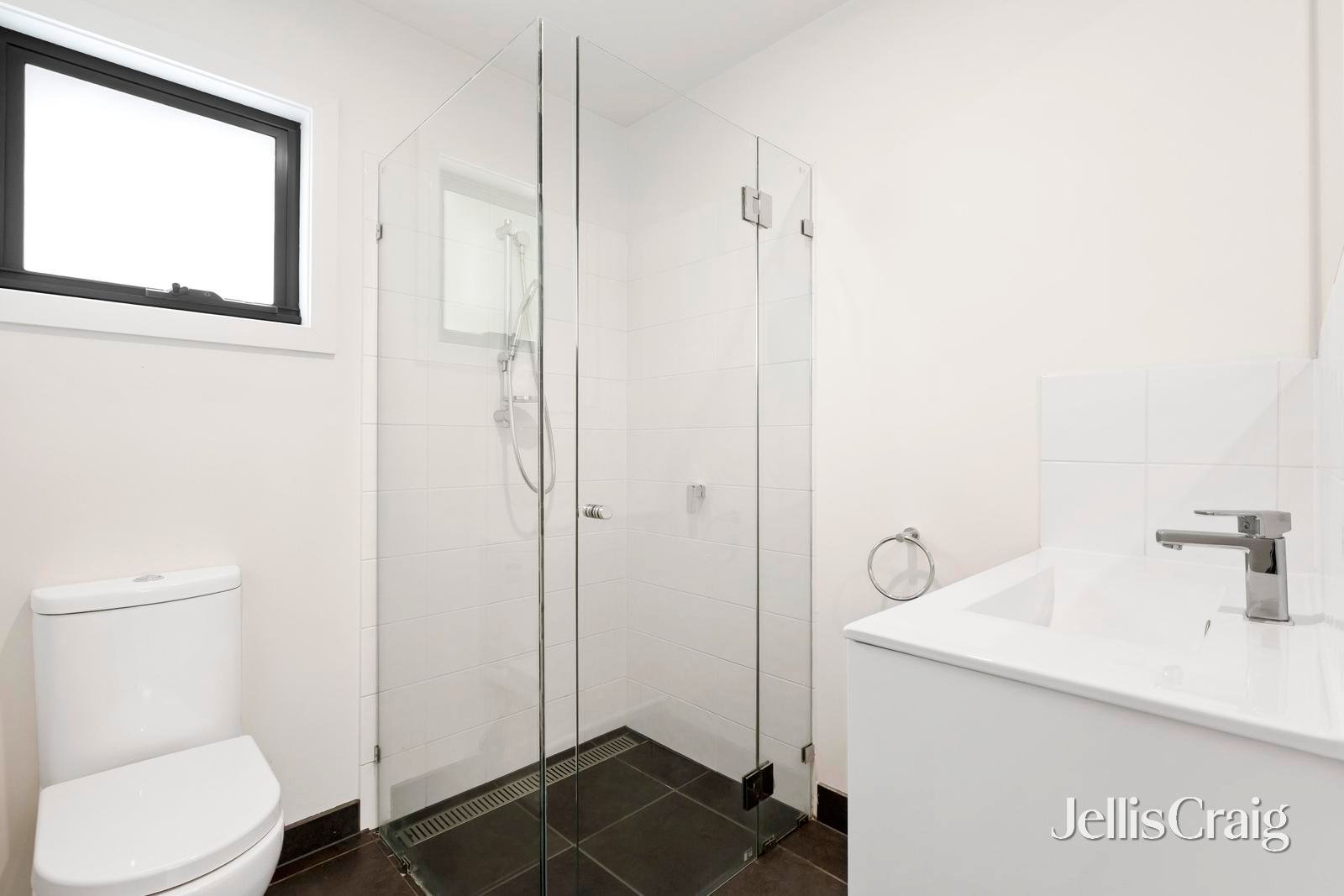16a Ross Pincott Drive, Mooroolbark image 6