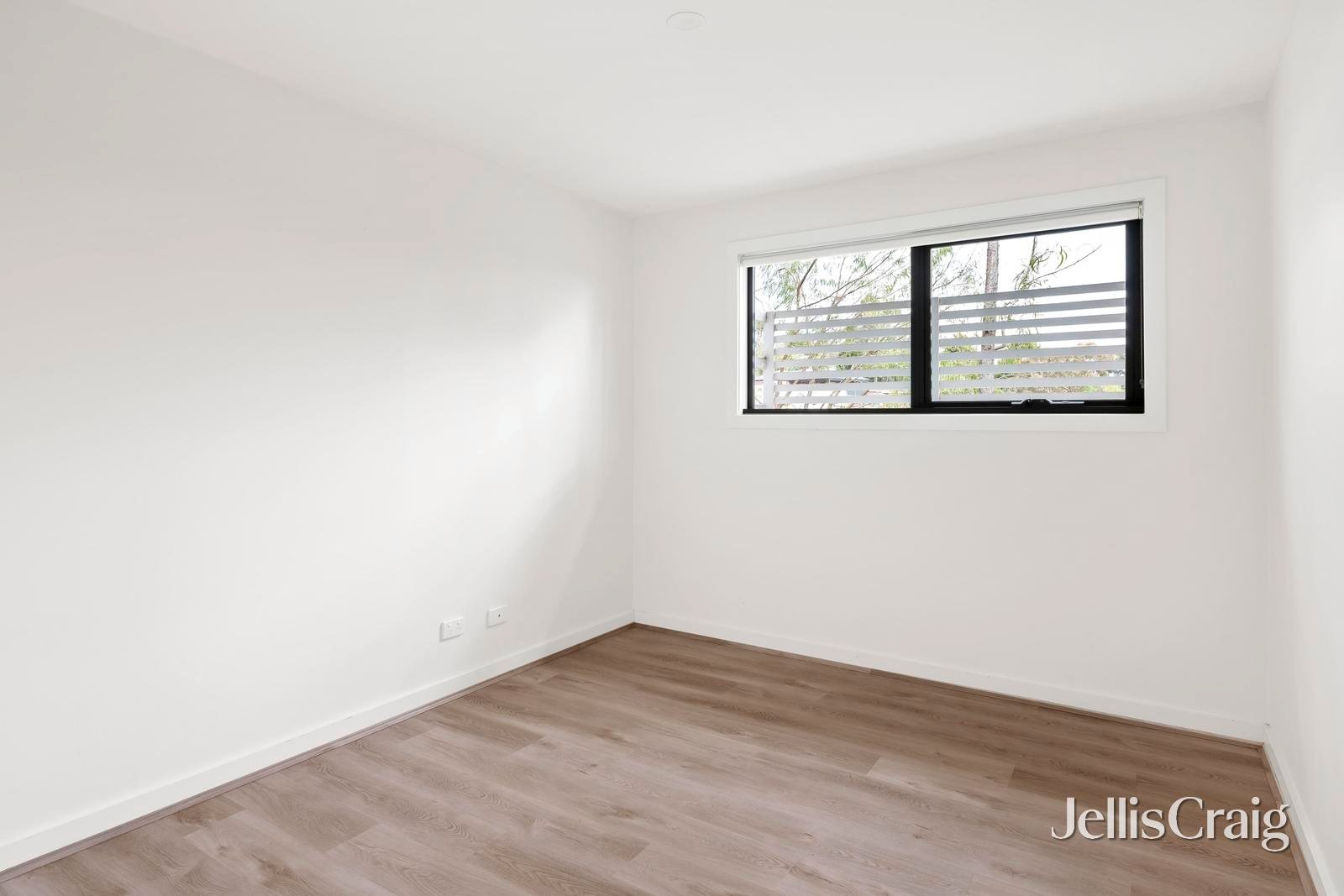16a Ross Pincott Drive, Mooroolbark image 7