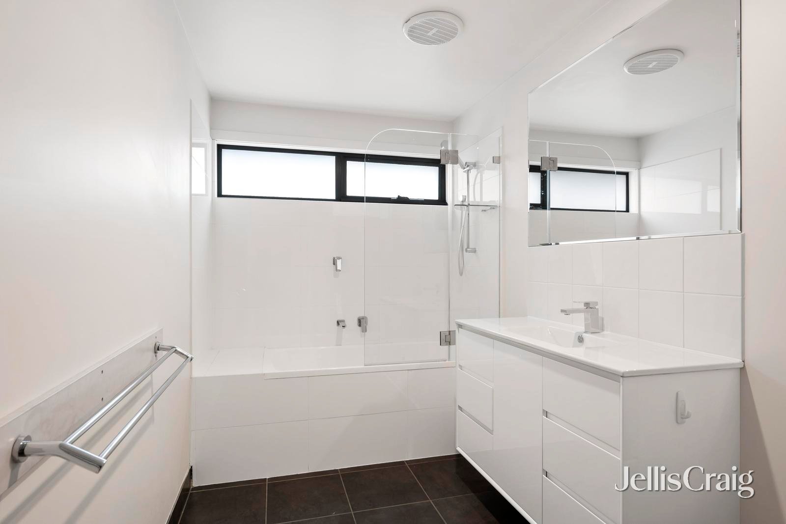 16a Ross Pincott Drive, Mooroolbark image 8