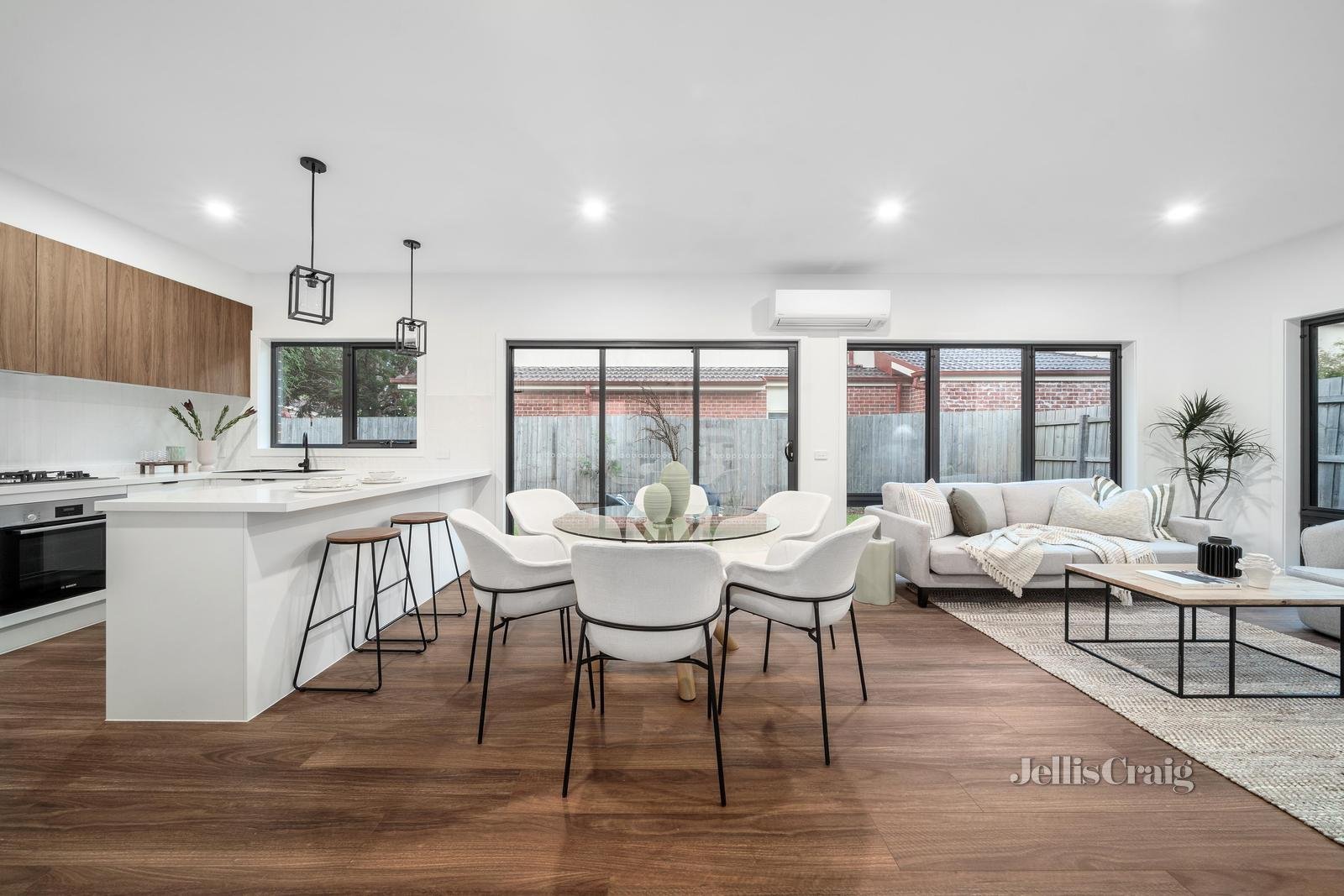 16A Sunray Court, Croydon image 2